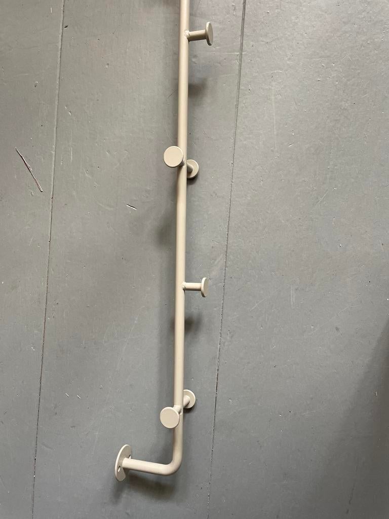 Stijlvolle taupe wandkapstok met 6 haken, Wandkapstok, Ophalen of Verzenden, Zo goed als nieuw, Minder dan 100 cm