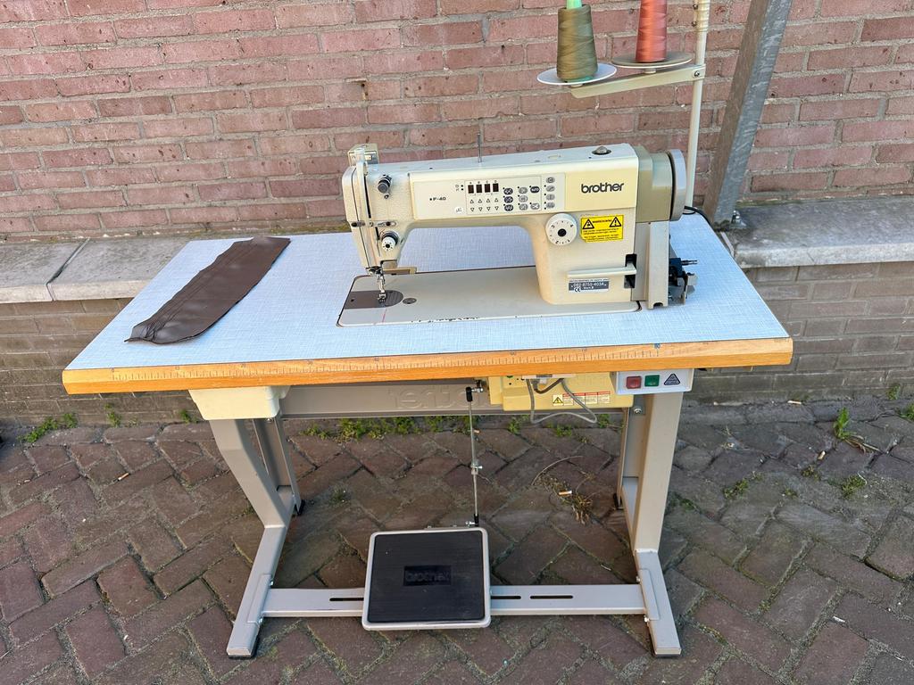 Industrie naaimachine brother F-40 full automaat, Hobby en Vrije tijd, Naaimachines en Toebehoren, Gebruikt, Ophalen of Verzenden