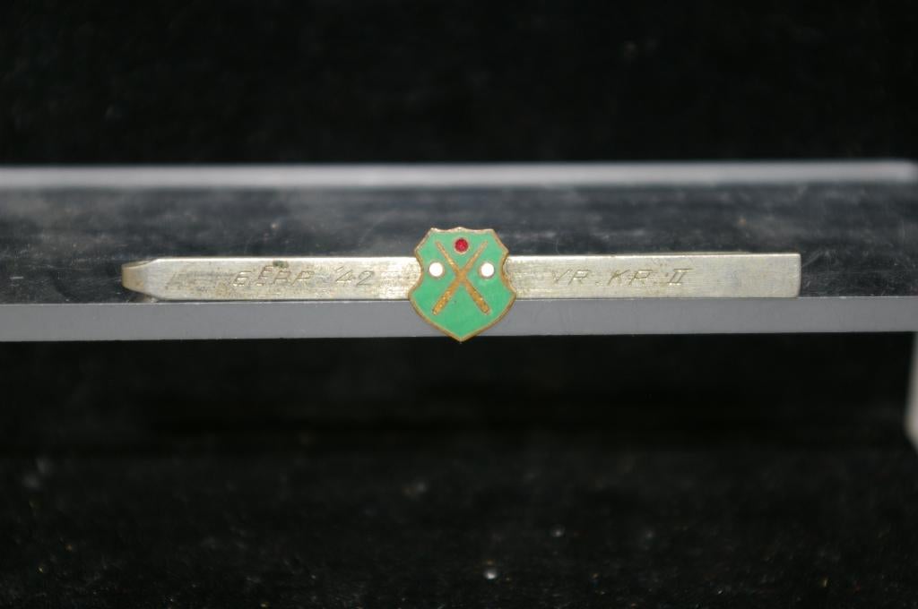 Oude dasspeld klem biljarten emaille embleem prijs, Sport en Fitness, Biljarten en Poolen, Ophalen of Verzenden, Gebruikt, Overige typen