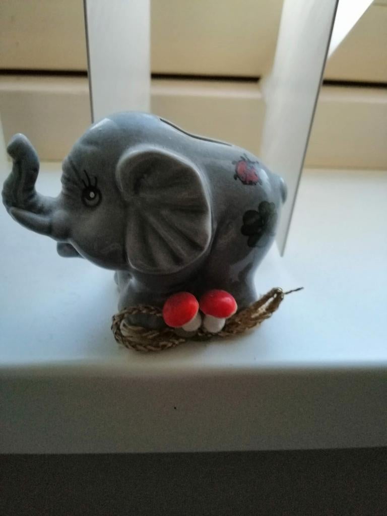 Mooie, kleine olifant spaarpot, Ophalen of Verzenden, Zo goed als nieuw, Steen, Aardewerk of Keramiek, Dier