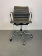 8 Vitra Eames Ea117 bureaustoel Bruin Leer alu, Niet ingevuld, Bruin, Niet ingevuld, Zo goed als nieuw