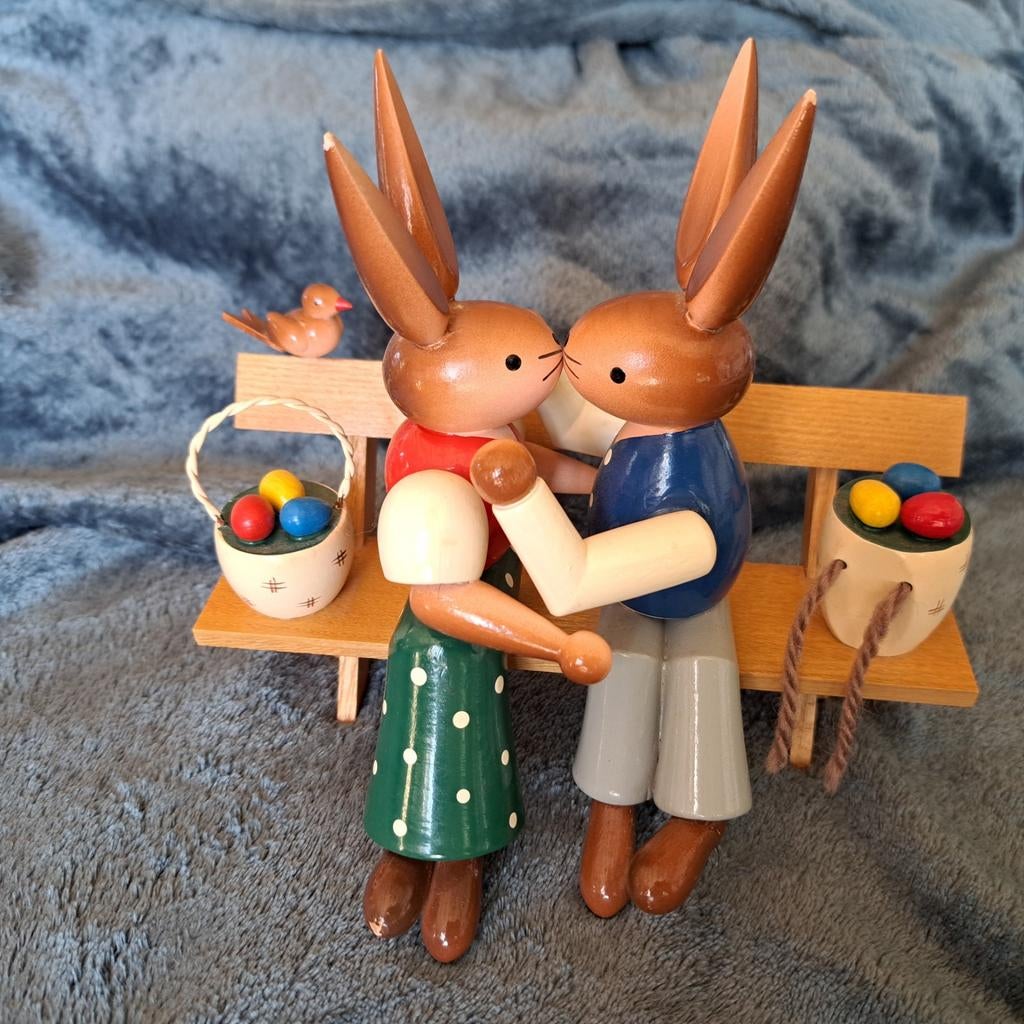 Ertsgebergte ESCO groot Paas decoratie hazen op bank, Ophalen of Verzenden
