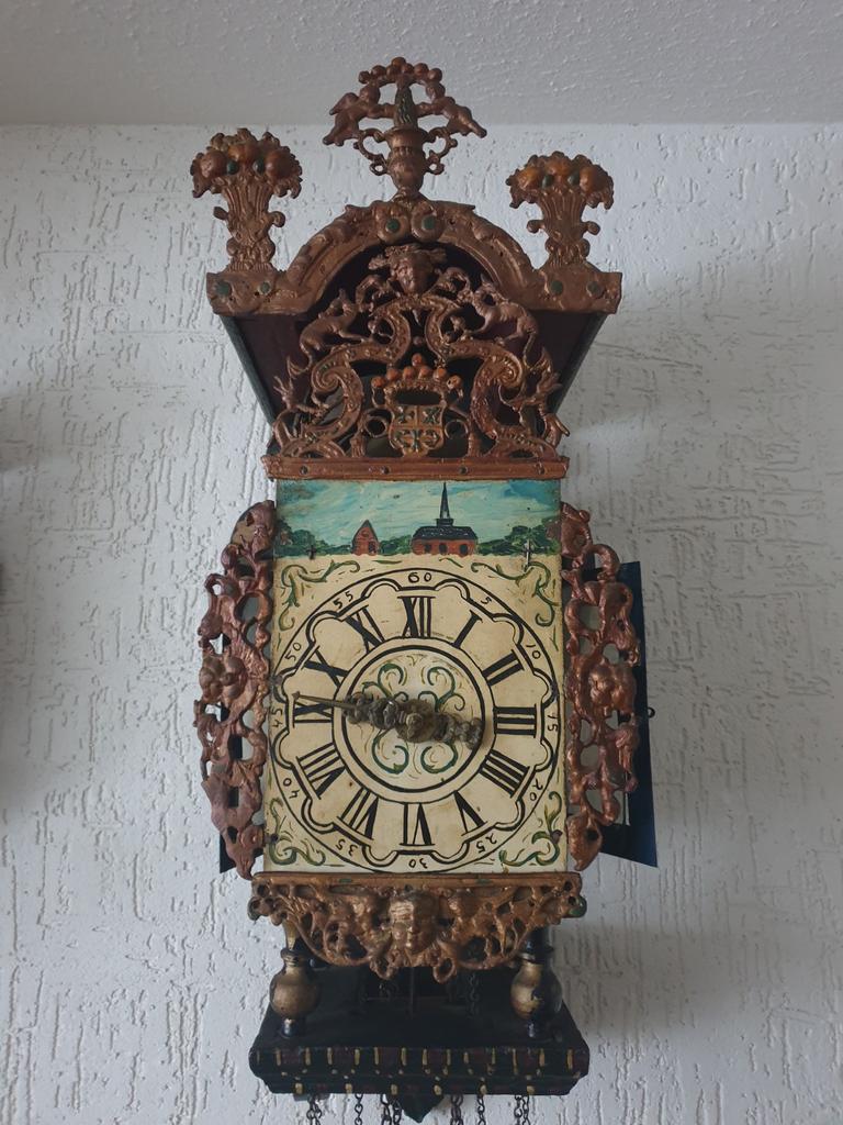 Antieke stoelklok, Ophalen