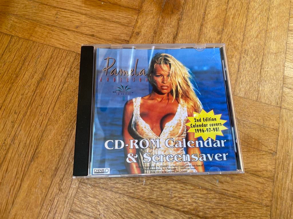 Pamela Anderson CD-Rom Calendar & Screensaver, Ophalen of Verzenden, Maandkalender