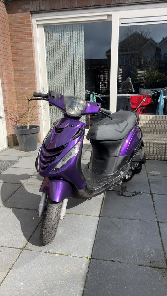 Piaggio zip 4takt 50cc brom., Fietsen en Brommers, Scooters | Piaggio, Ophalen, Maximaal 45 km/u, Zip, Zo goed als nieuw
