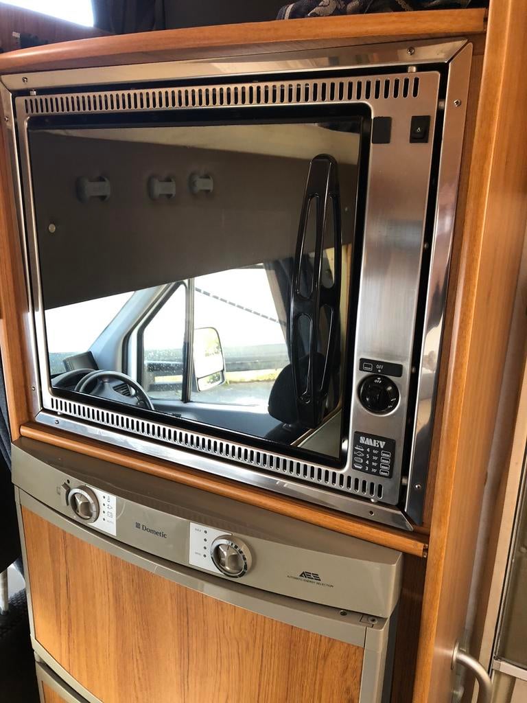 Caravans And Camping 5-6