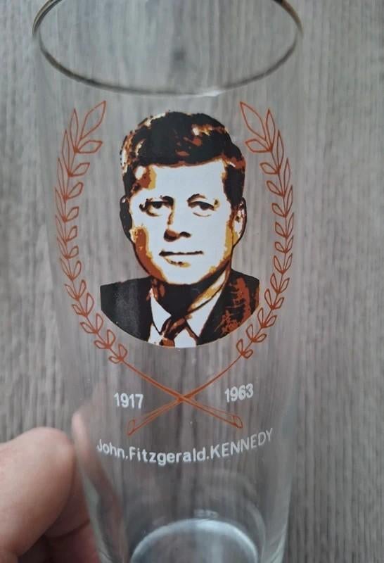 Vintage John F Kennedy glas goud rand 14 cm, Ophalen of Verzenden, Zo goed als nieuw, Overige typen