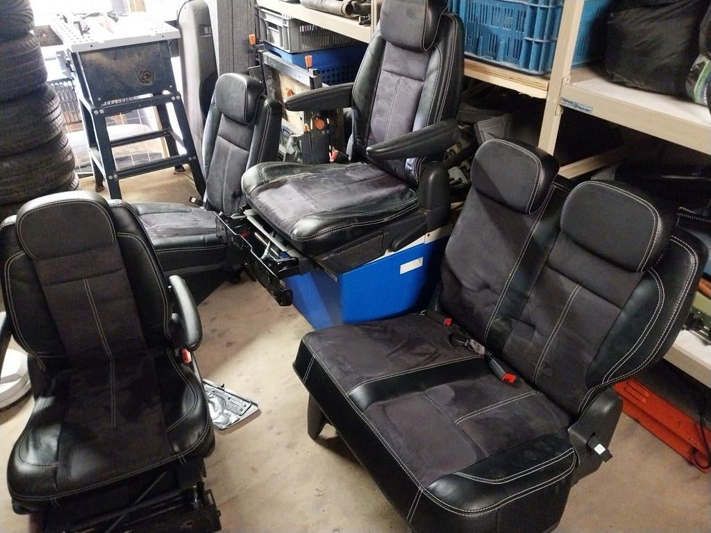 Stoelen Dodge Grand Caravan bj 2011 met 3 gordels, Ophalen