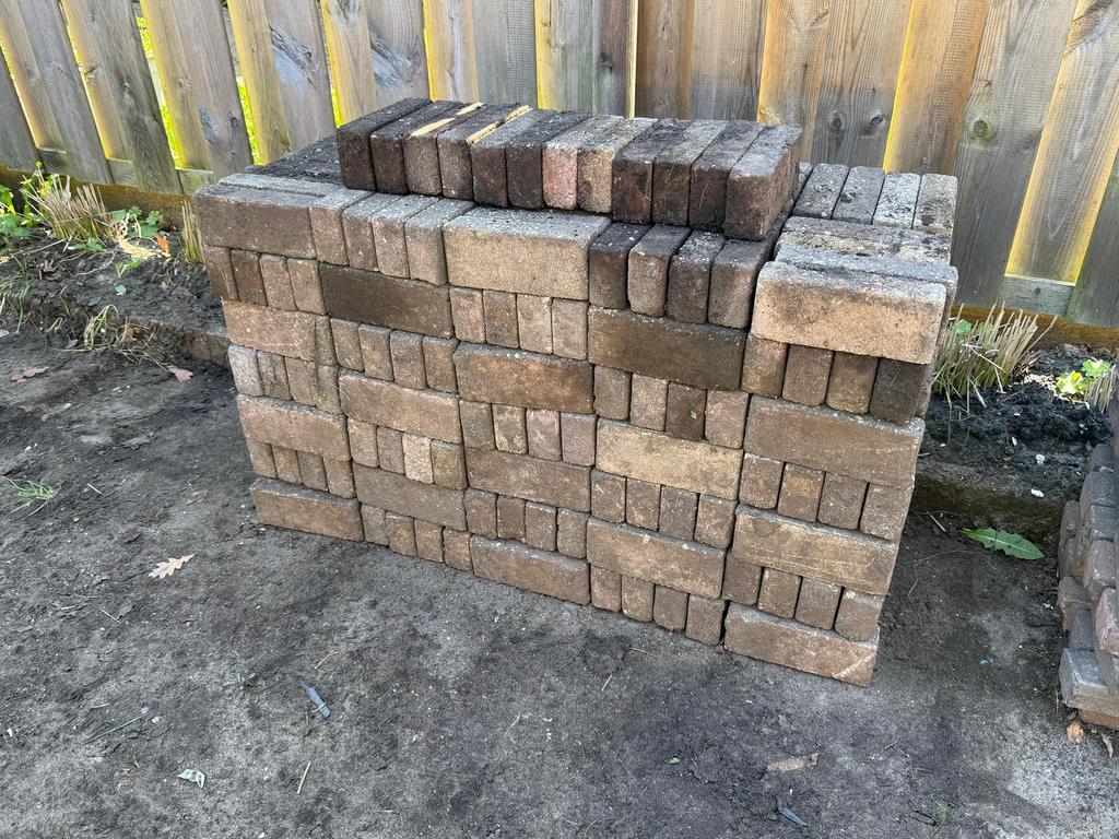 Betonklinkers gratis 292 stuks, Tuin en Terras, Tegels en Klinkers, Ophalen of Verzenden, Gebruikt, Beton, Klinkers