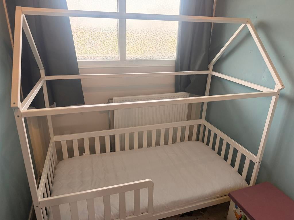 Peuterbed huisje, Kinderen en Baby's, Kinderkamer | Bedden, Ophalen, Gebruikt, 70 tot 85 cm, 140 tot 160 cm