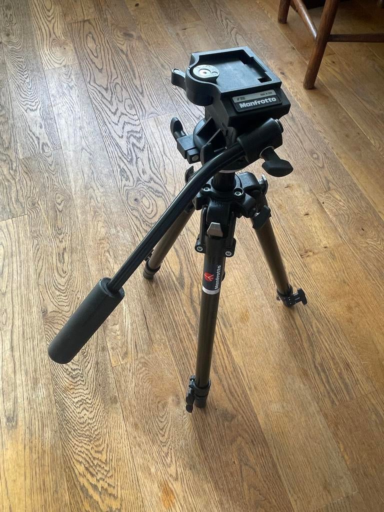 Manfrotto statief met balhoofd, Ophalen, Driepoot, Zo goed als nieuw, Minder dan 150 cm