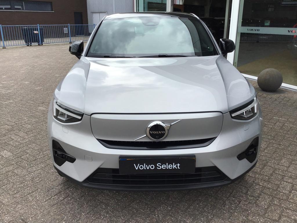 Volvo C40 Recharge Ultra 238PK| Panodak| 360Camera| Trekhaak, Gebruikt, Zwart, SUV of Terreinwagen, 1500 kg