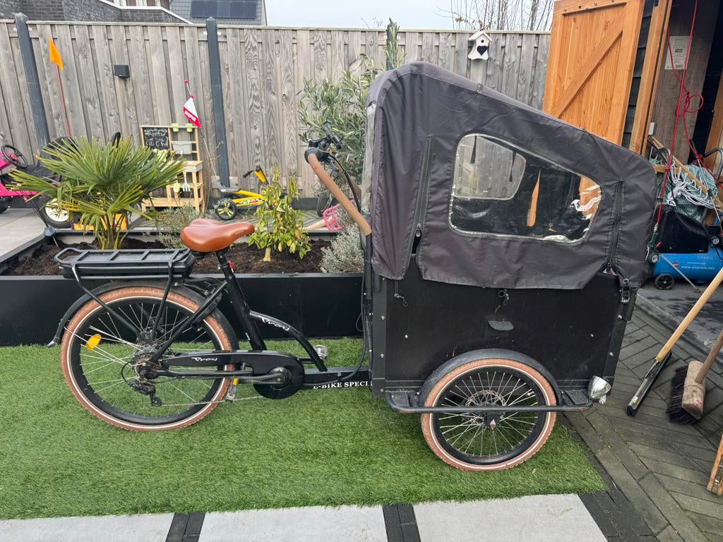 Troy vogue e bike bakfiets elektrisch, Fietsen en Brommers, Fietsen | Bakfietsen, 4 kinderen of meer, Huif, Zo goed als nieuw