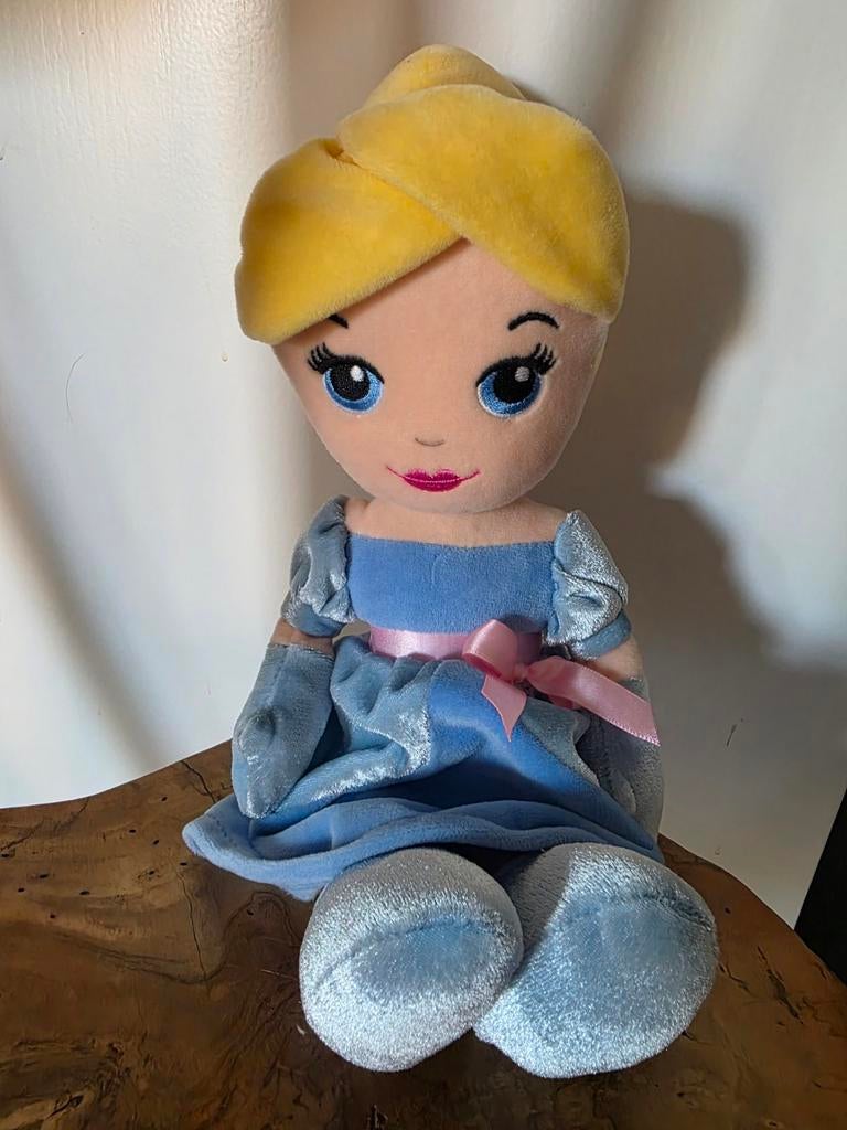 Disney Assepoester Knuffelpop ca. 32 cm, Kinderen en Baby's, Speelgoed | Poppen, Zo goed als nieuw, Ophalen