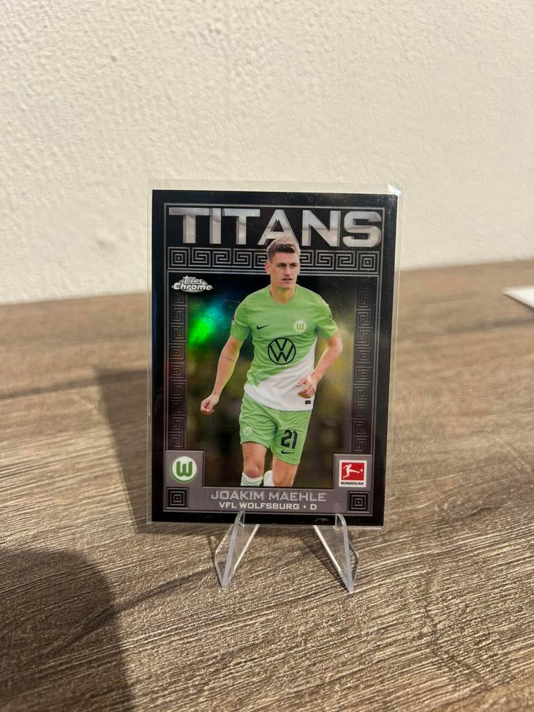 Joakim Maehle 2023-24 Topps Chrome Bundesliga #TI-9 Titans, Ophalen of Verzenden, Zo goed als nieuw, Buitenlandse clubs, Poster, Plaatje of Sticker