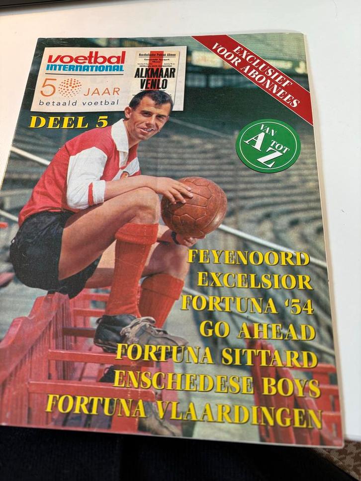 Voetbal International - Deel 2, 3, 4 en 5 (50 jaar betaald v, Boeken, Sportboeken, Gelezen, Balsport, Ophalen of Verzenden