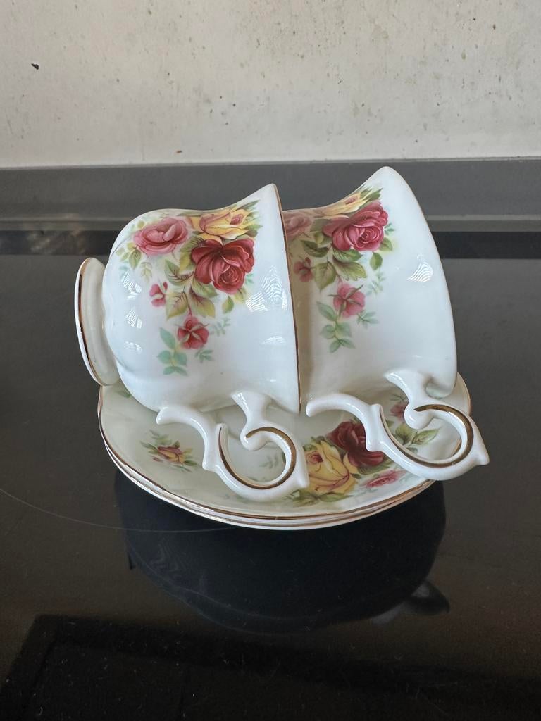 Royal Canterbury Madelaine Kop en Schotel Set, Huis en Inrichting, Keuken | Servies, Zo goed als nieuw, Kop(pen) en/of Schotel(s)