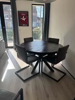 Zwarte ronde eettafel met 6 grijze fluwelen eetkamerstoelen, Ophalen, 100 tot 150 cm, Rond, Zo goed als nieuw