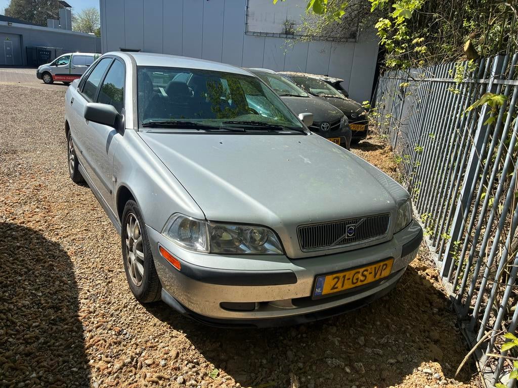 Volvo S40 1.8 2001 Grijs, Auto's, Volvo, Voorwielaandrijving, Zwart, 4 cilinders, Metallic lak