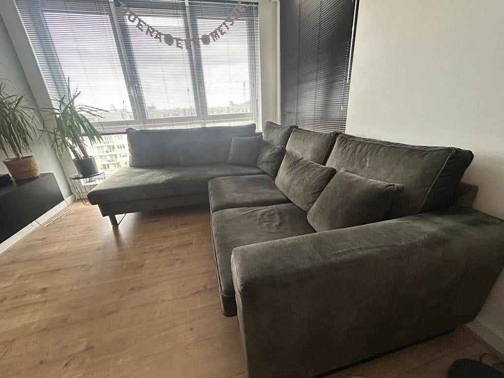 Groene velvet hoekbank - 4 jaar oud - goed verzorgd, Huis en Inrichting, Banken | Complete zithoeken, Ophalen, Gebruikt, Stof