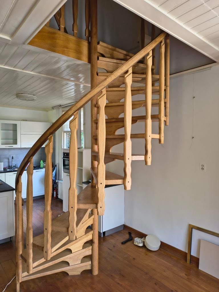 Lichteiken trap hoogte 300cm, Doe-het-zelf en Verbouw, Ladders en Trappen, Ophalen, Gebruikt, Trap, 2 tot 4 meter