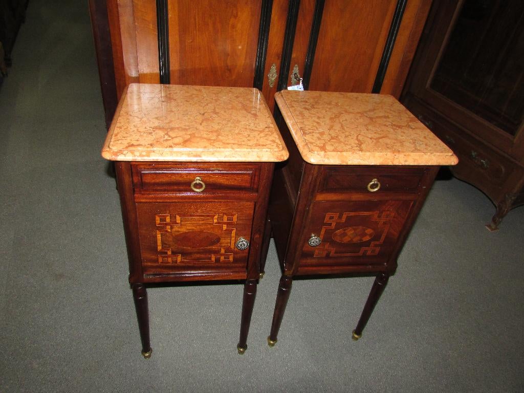 antieke set mahonie nachtkastjes wit marmer blad 325,00, Ophalen, Minder dan 45 cm, Zo goed als nieuw, 70 cm of meer