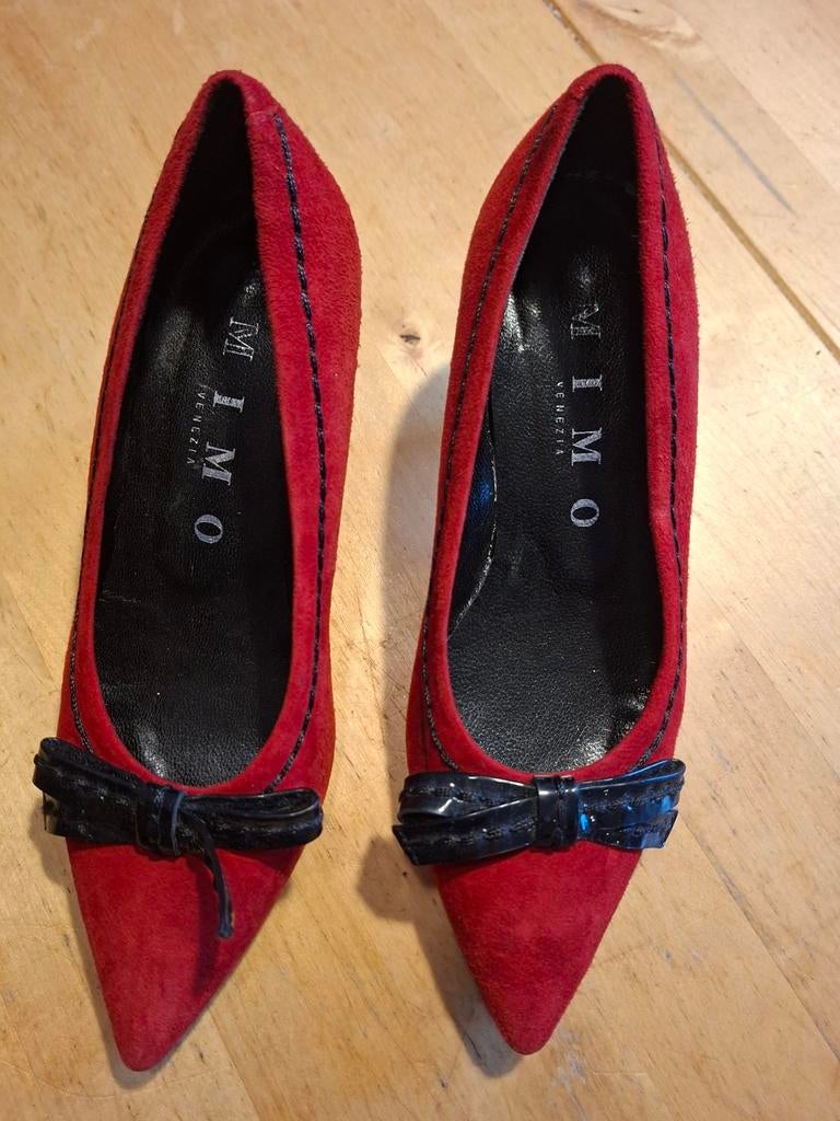Mimo  Rode Pumps Maat 34, Kleding | Dames, Schoenen, Pumps, Ophalen of Verzenden, Zo goed als nieuw, Mimo