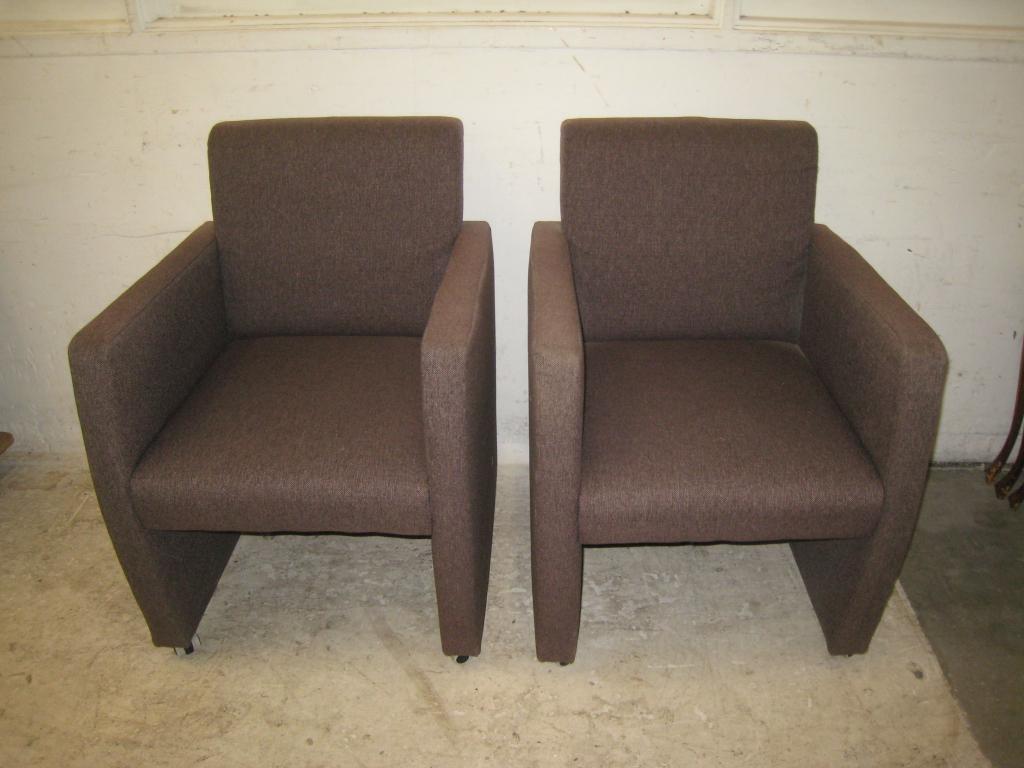Twee bruine stoffen eetkamerstoelen, Niet ingevuld, Gebruikt, Niet ingevuld, Niet ingevuld