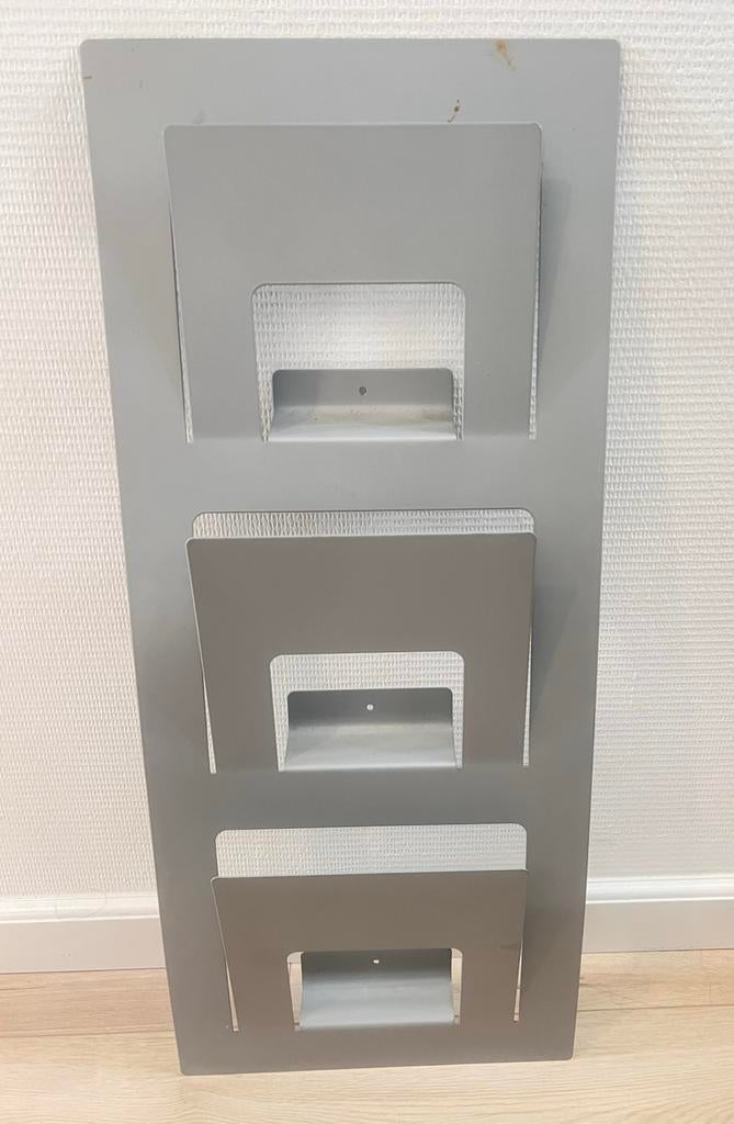 ikea Grijze krantenbak voor aan de muur, Huis en Inrichting, Woonaccessoires | Krantenbakken en Lectuurbakken, Ophalen of Verzenden