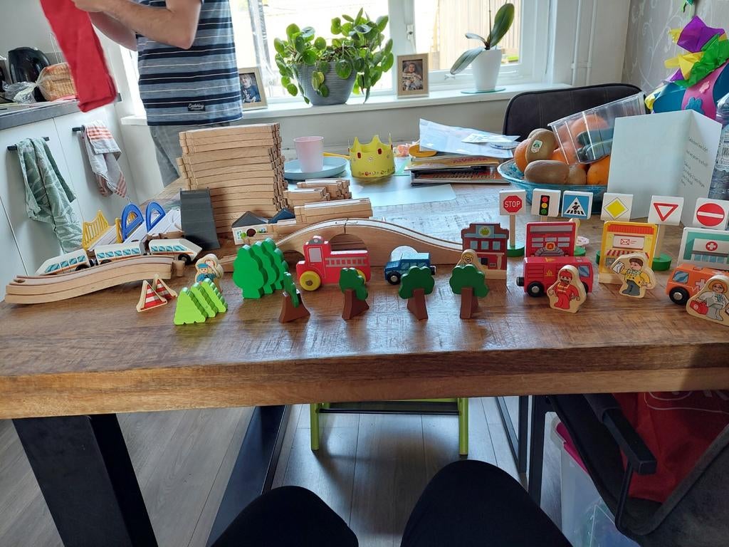 Grote set houten treinsporen met accessoires, Ophalen of Verzenden, Gebruikt, Bouwen