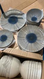 Nieuw -  Servies set conpleet borden schaaltjes, Huis en Inrichting, Keuken | Servies, Ophalen, Nieuw, Overige stijlen, Bord(en)