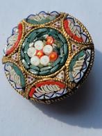kleine vintage micro-mozaïek broche bloem glazen tesserae, Antiek en Kunst, Ophalen of Verzenden