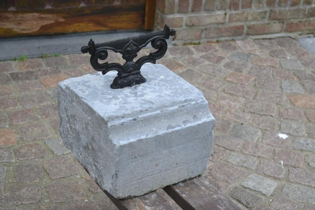 gietijzeren voetschraper in arduinen blok, Ophalen, Gebruikt, Metaal, Overige typen