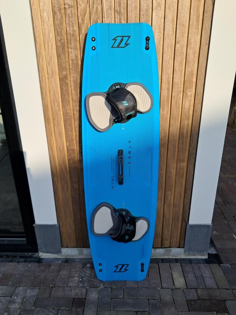 North Kiteboard Atmos 138 x 41 cm (2022) Freeride, Watersport en Boten, Kitesurfen, Ophalen, Gebruikt, Twintip, Kiteboard