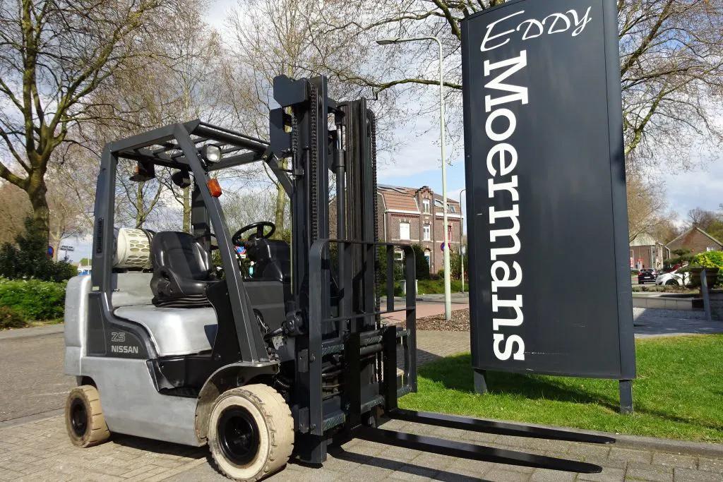 Nissan 2.5 Heftruck (bj 2006), Zakelijke goederen, Machines en Bouw | Heftrucks en Intern transport, 2000 tot 3000 kg, LPG, Heftruck