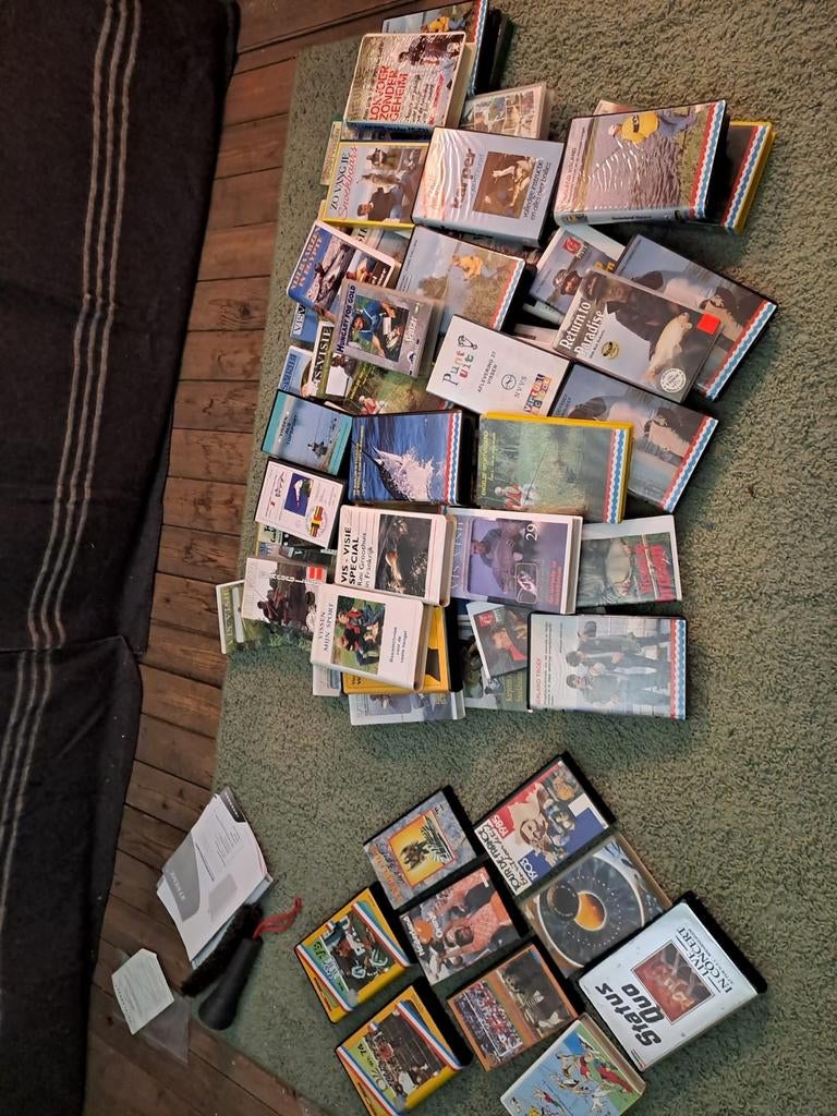 Diverse VHS videobanden: vissen, voetbal en muziek, Ophalen