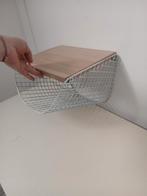 Draadmand met plank -  Ikea, Huis en Inrichting, Woonaccessoires | Krantenbakken en Lectuurbakken, Ophalen of Verzenden