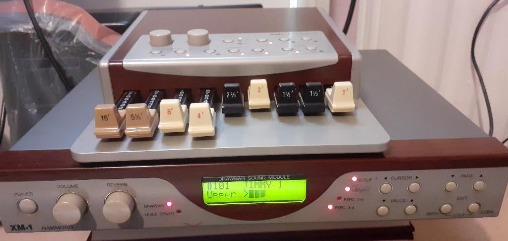 HAMMOND XM1+XM1c midi moduul+adapter+handleiding+kabels, Muziek en Instrumenten, Orgels, Ophalen, Zo goed als nieuw, 3 klavieren