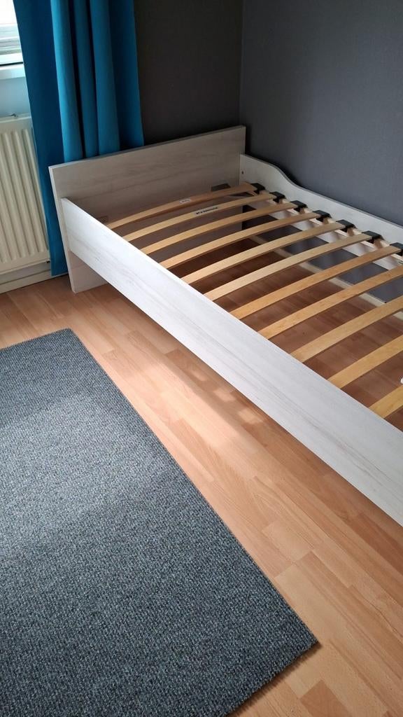 Eenpersoonsbed met lattenbodem, Ophalen