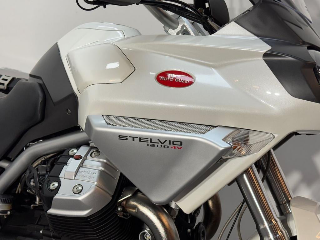 MOTO GUZZI STELVIO 1200 ABS (bj 2010), Motoren, Motoren | Moto Guzzi, 2 cilinders, Bedrijf, Onbekend, Onbekend