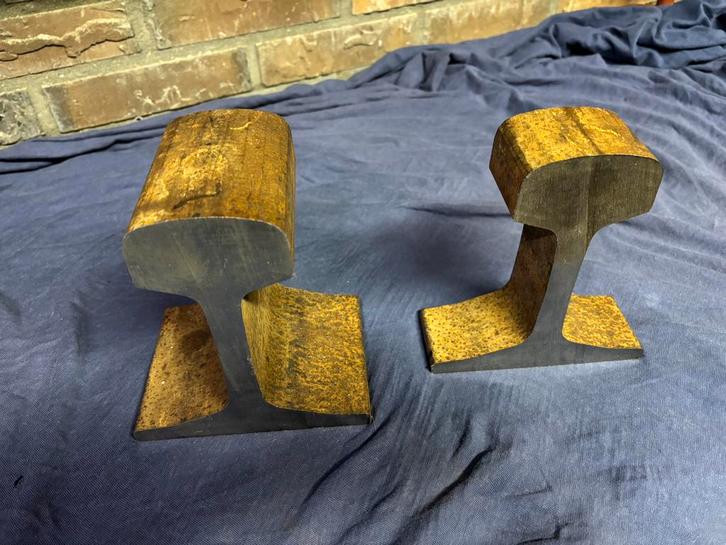 Aambeeld. Spoorrails sier, decoratie., Doe-het-zelf en Verbouw, Gereedschap | Handgereedschap, Nieuw, Ophalen of Verzenden