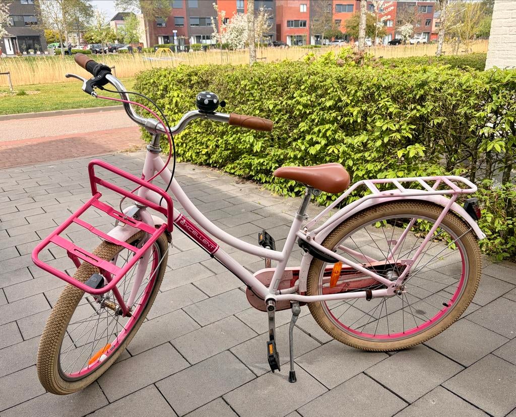 Meisjesfiets 24 inch - Roze met voordrager, Fietsen en Brommers, Fietsen | Meisjes, Ophalen, Gebruikt, 24 inch, Handrem