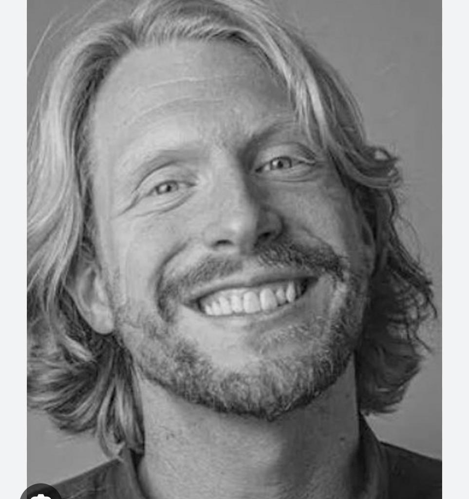 4 SUPERplaatsen/KOR HOEBE/ZAAL RIJ 2 bij Podium/Almere 15-09, Tickets en Kaartjes, Drie personen of meer, September