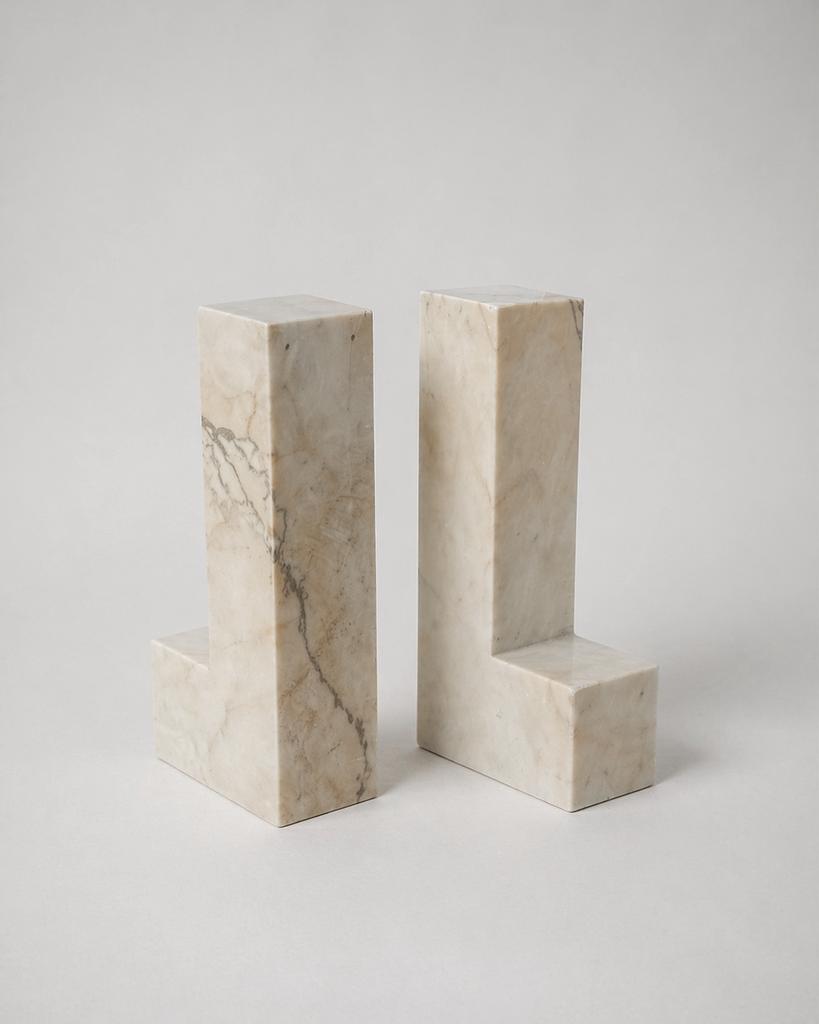 Twee L-vormige marmeren blokken, Ophalen, Gebruikt, X, X