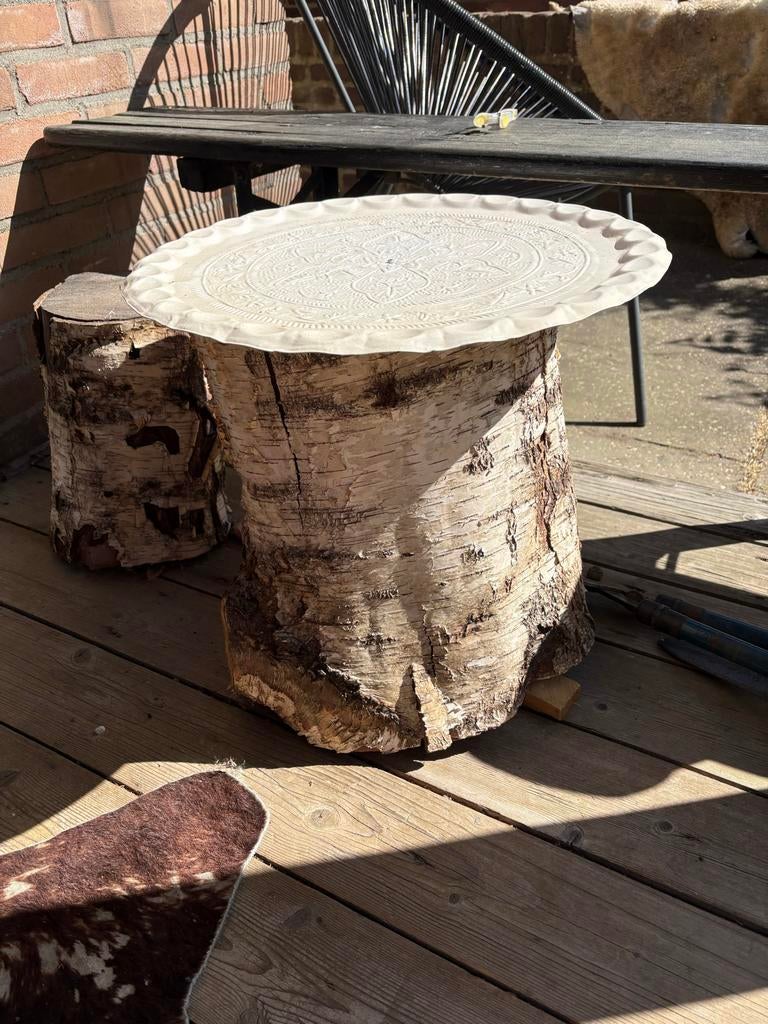 Berkenboomstam bijzettafel met wit dienblad GRATIS, Ophalen, Gebruikt, Rond, Minder dan 50 cm