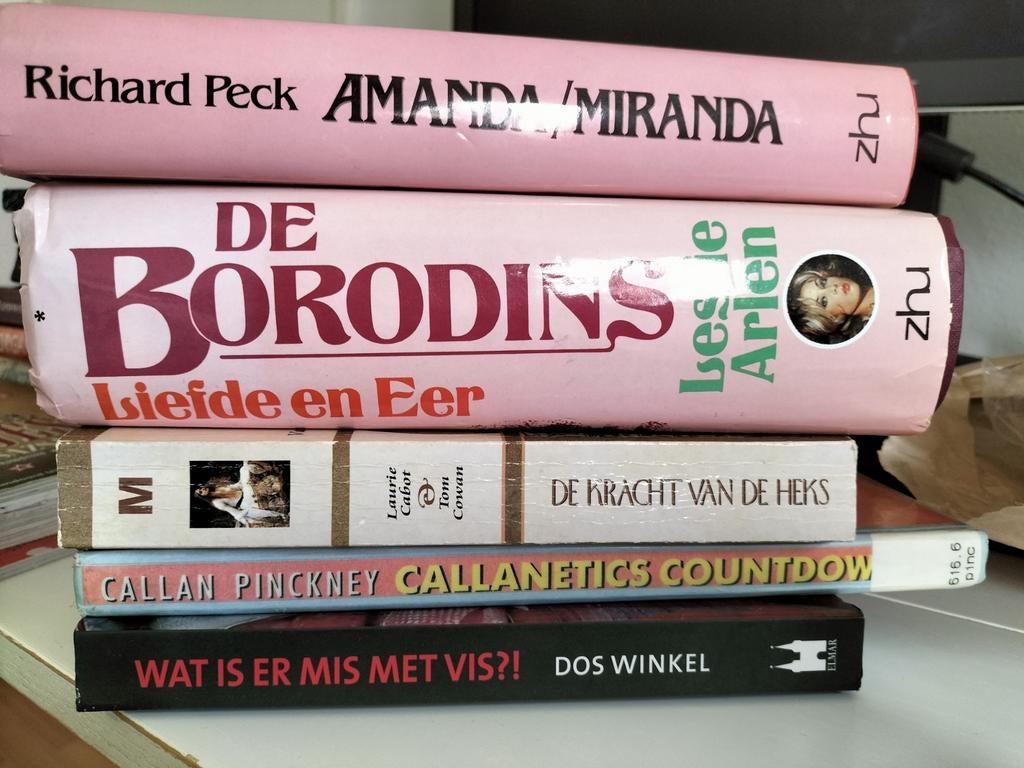 Gratis!Diverse boeken: romans, fitness en meer (5 stuks), Boeken, Ophalen, Gelezen, Richard Peck, Leslie Arlen, Callan Pinckney, Dos Winkel