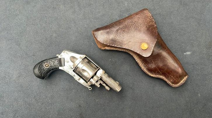 Antieke revolver puppy Bulldog met originele holster, Verzamelen, Militaria | Algemeen, Overige soorten, Overige typen, Overige gebieden