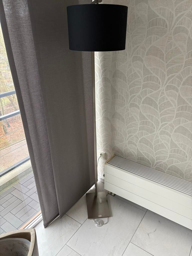 Vloerlamp it’s about romi met Zwarte Kap, Ophalen, Zo goed als nieuw, Metaal, 150 tot 200 cm