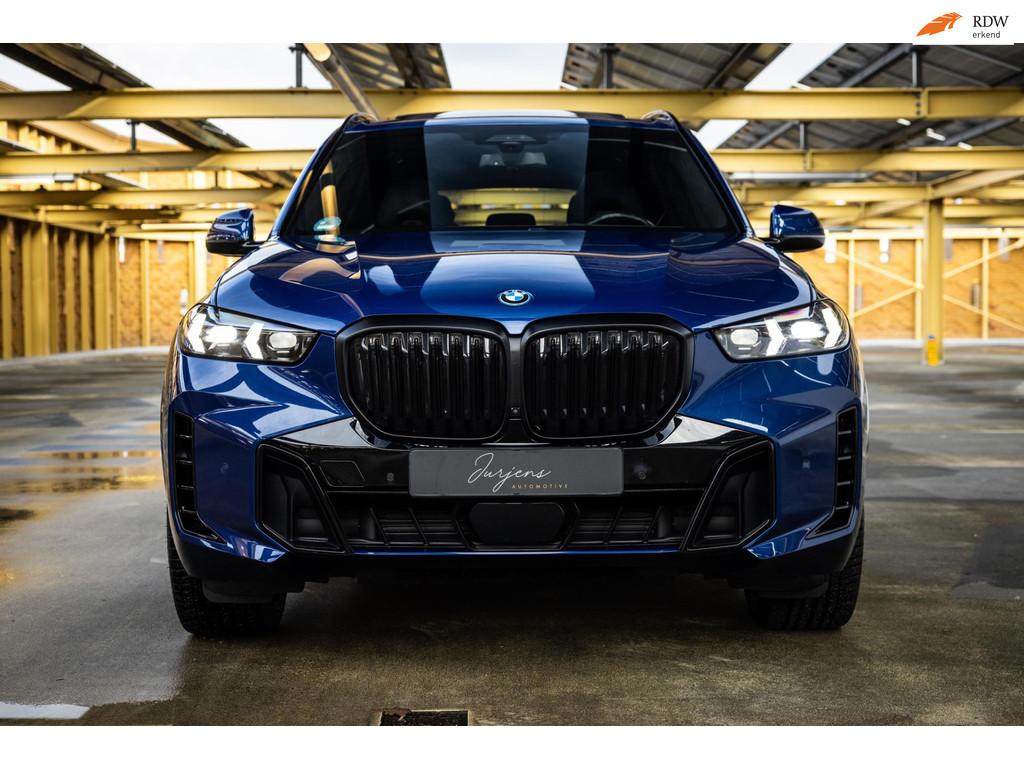 BMW X5 XDrive 50e M-Sport | Individual | M Massage Zetels |, Gebruikt, 2395 kg, Blauw, Bedrijf