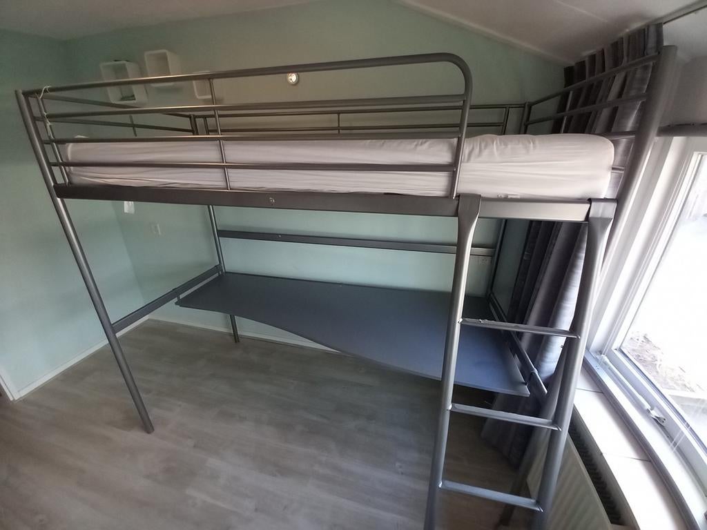 Hoogslaper met bureau, Kinderen en Baby's, Kinderkamer | Stapelbedden en Hoogslapers, Ophalen, Zo goed als nieuw, Hoogslaper